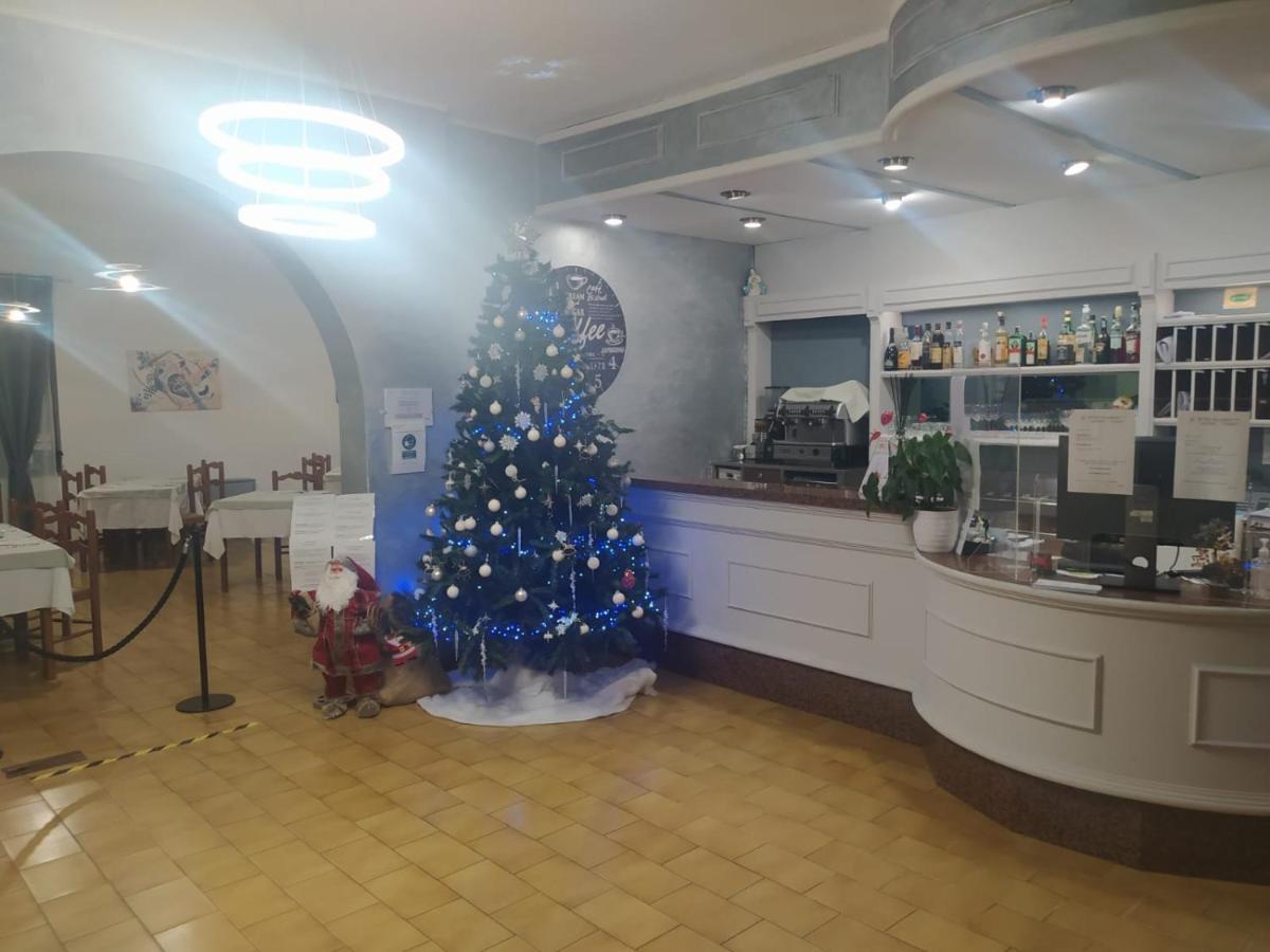 Hotel Baiardo Romagnano Sesia Экстерьер фото