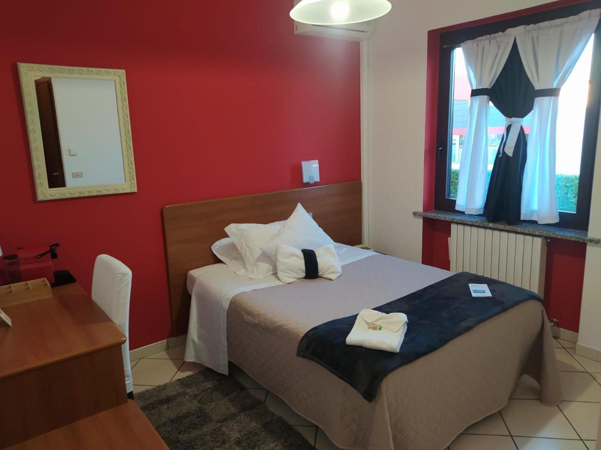 Hotel Baiardo Romagnano Sesia Экстерьер фото