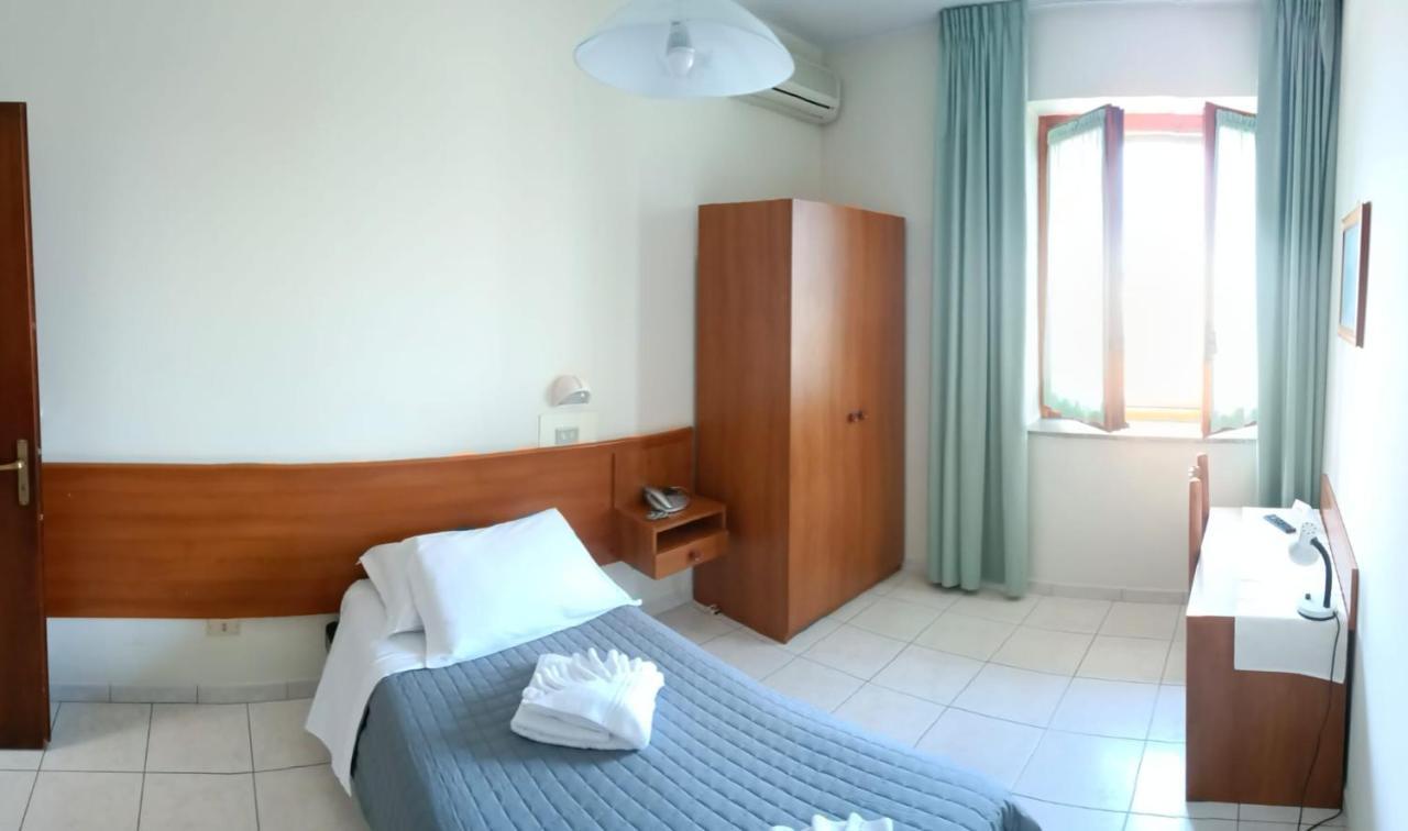 Hotel Baiardo Romagnano Sesia Экстерьер фото