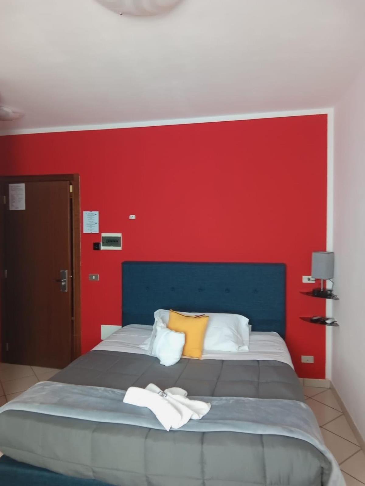 Hotel Baiardo Romagnano Sesia Экстерьер фото