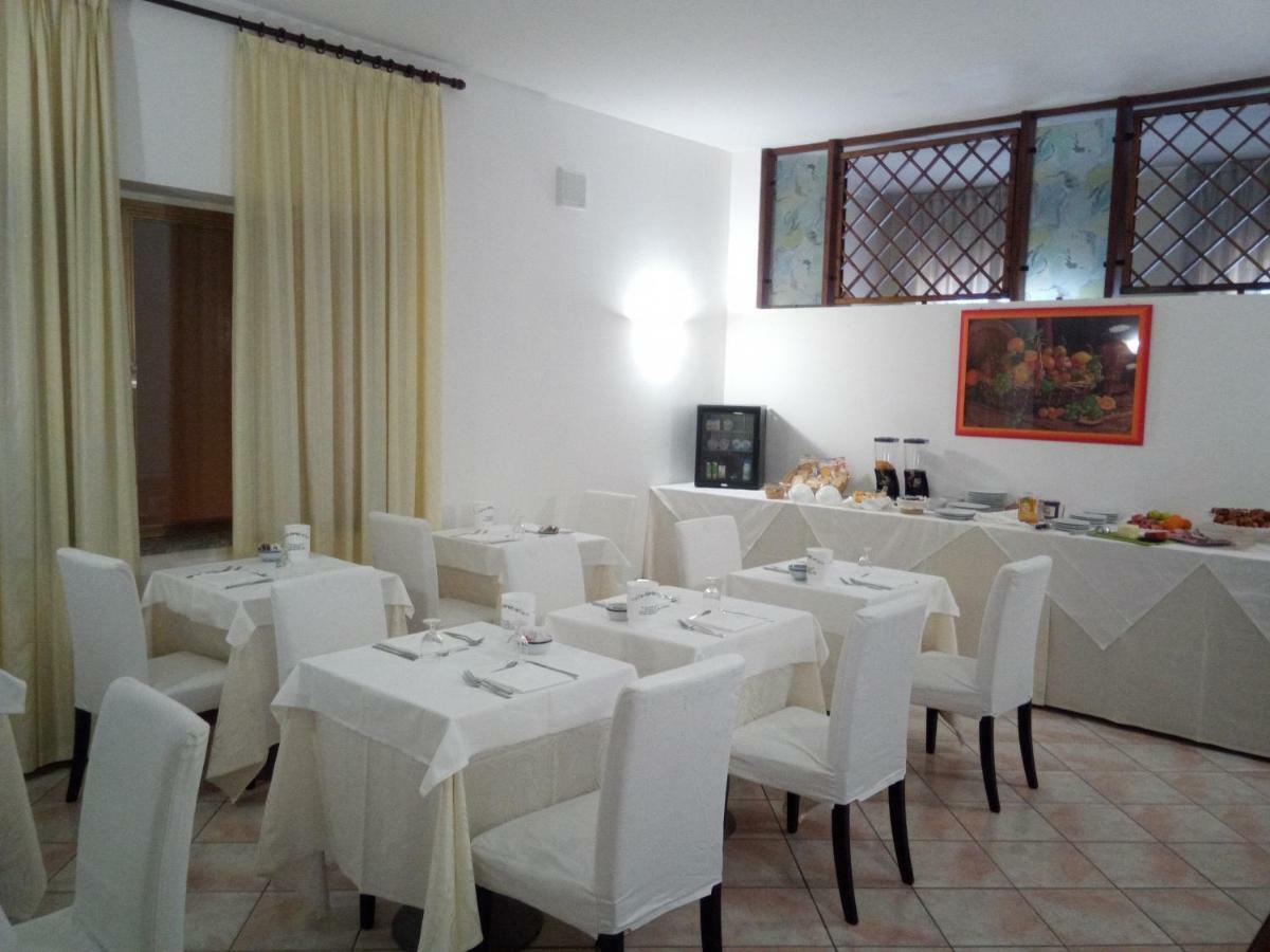 Hotel Baiardo Romagnano Sesia Экстерьер фото