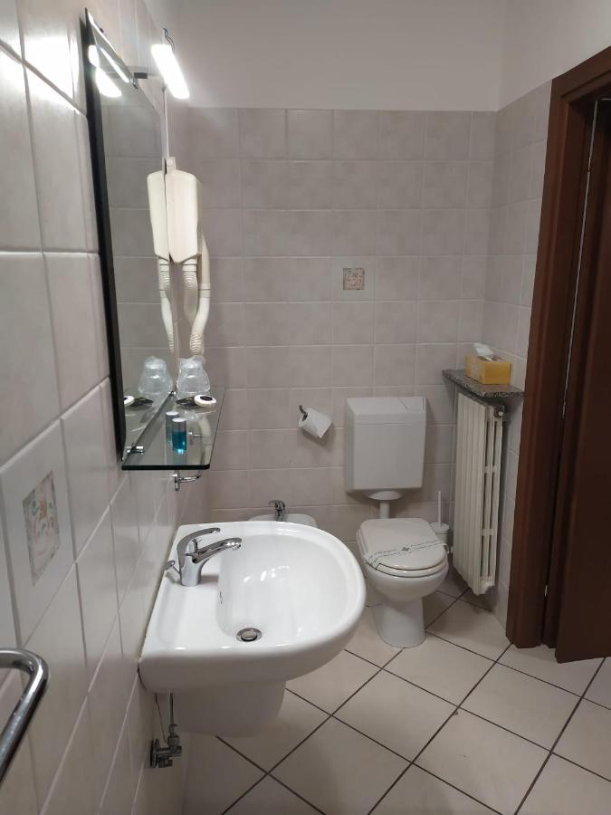Hotel Baiardo Romagnano Sesia Экстерьер фото